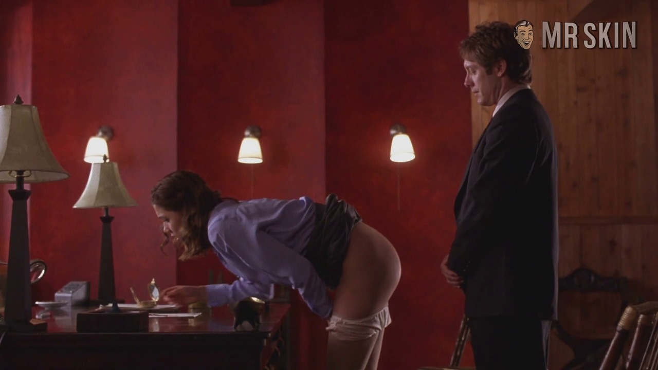 Maggie Gyllenhaal Secretary Sex Scenes 31